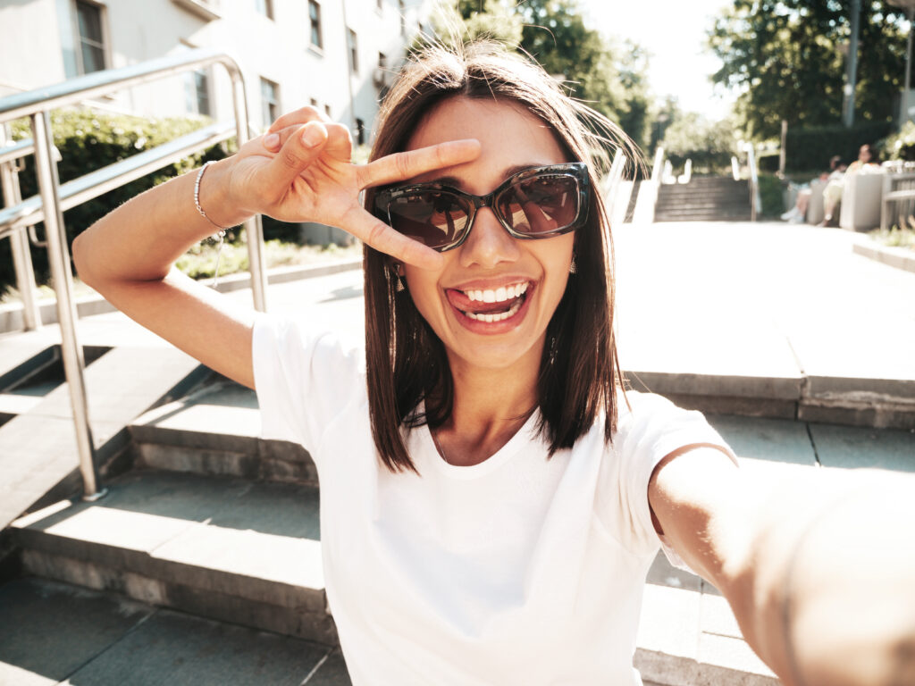 Filters Off, Aligners On: Invisalign Confidence in Every Photo