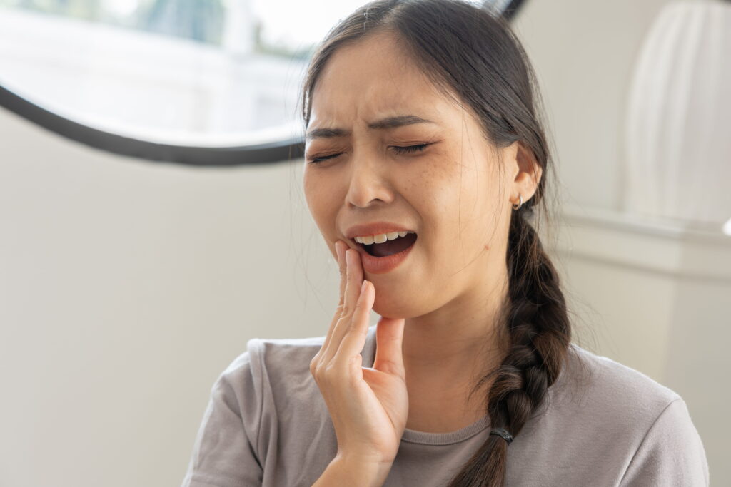Tooth Trouble at Midnight? When to Call an Emergency Dentist 1 Tooth Trouble at Midnight? When to Call an Emergency Dentist
